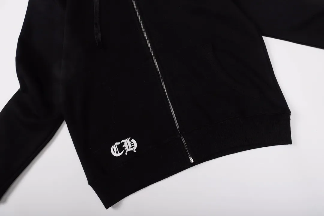 Q05—P230 -Chrome Hearts/Chrome Hearts printed zipper sweatshirt cardigan jacket -420 grams of high-density, high-quality wool, soft, delicate and skin-friendly, soft and silky to the touch, warm and skin-friendly -The hardware zipper accessories are all customized and full of details -Colour: black white -Size: S M L XL